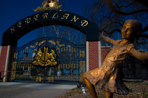 A picture of the gates of Neverland
